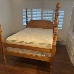 Four Post Queen Size Bedframe (Mattress Not Included)