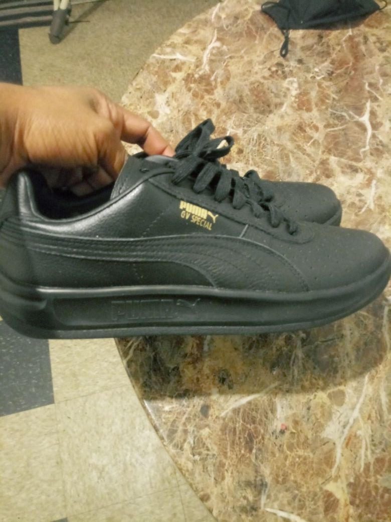 Pumas size 12