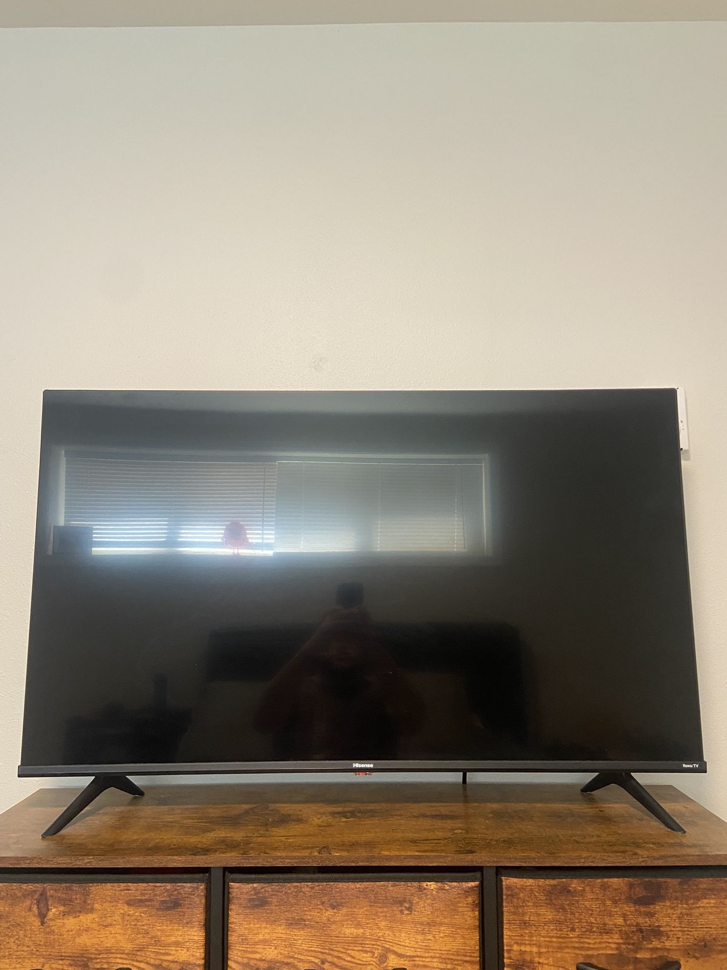43 Inch Hisense Roku TV - 43R6G Series