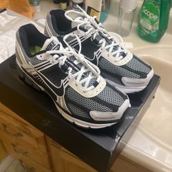 Nike Vomero 5