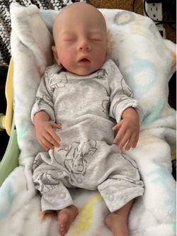 Preemie full-body silicone baby doll