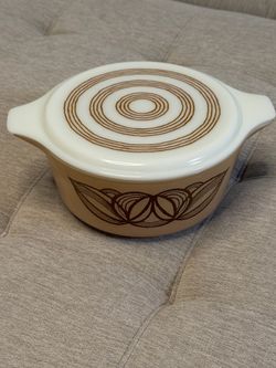 Vintage Pyrex "Brown Onion" or "Raffia" Cinderella Casserole with Lid