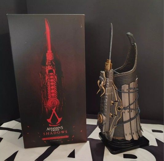 SHADOW'S ASSASSIN'S CREED HIDDEN BLADE COLLECTABLE