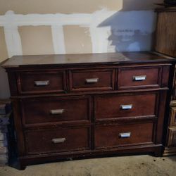 Dresser With Mirror 