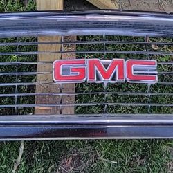 GMC Sierra Truck Grill (Includes Both Bottom Light Housings)