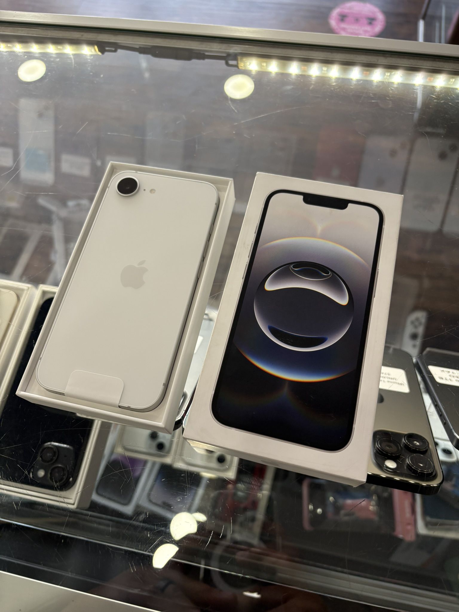 iPhone 16e 128gb AT&T/CRICKET (NEW)