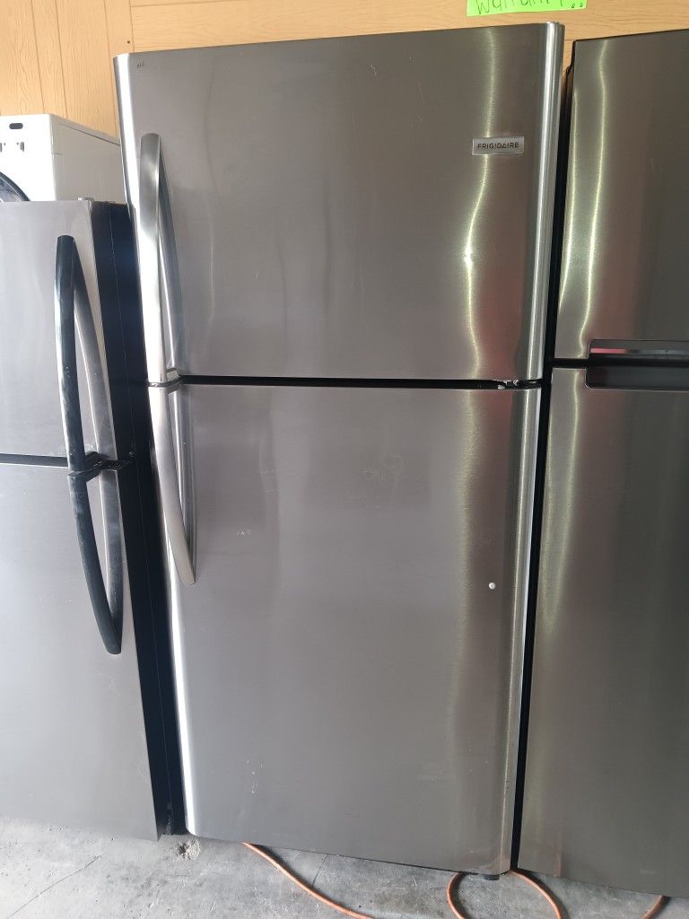 Frigidaire Refrigerator Stainless Steel Works Good 👍