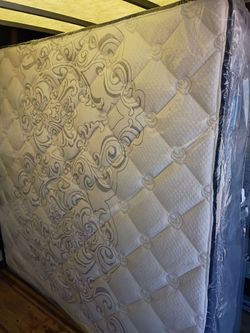 Brand new King size pillowtop mattress and box spring free delivery depends on location