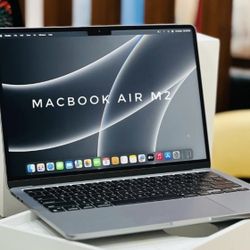 13-inch MacBook Air with M2 chip