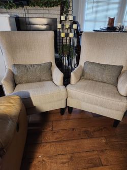 2 sillones y un sillon de piel reclinatorio