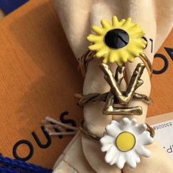 L  V   Garden  Ring  Set