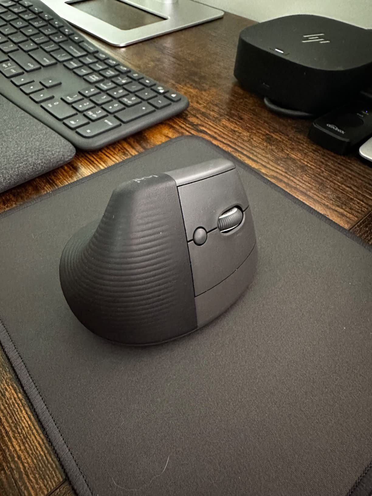 Logitech Lift Vertical Ergonomic Mouse – Wireless, Bluetooth/USB, Quiet Clicks – Great Condition