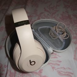 Beats by Dre  Studio 3 