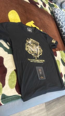 black crewneck  t-shirt