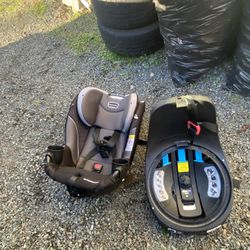 Evenflo Revolve360 Rotational Car Seat w/ Base – needs cleaning