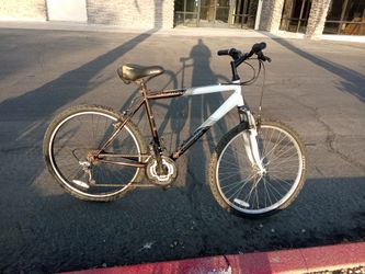 Columbia northway mountain bike 60$