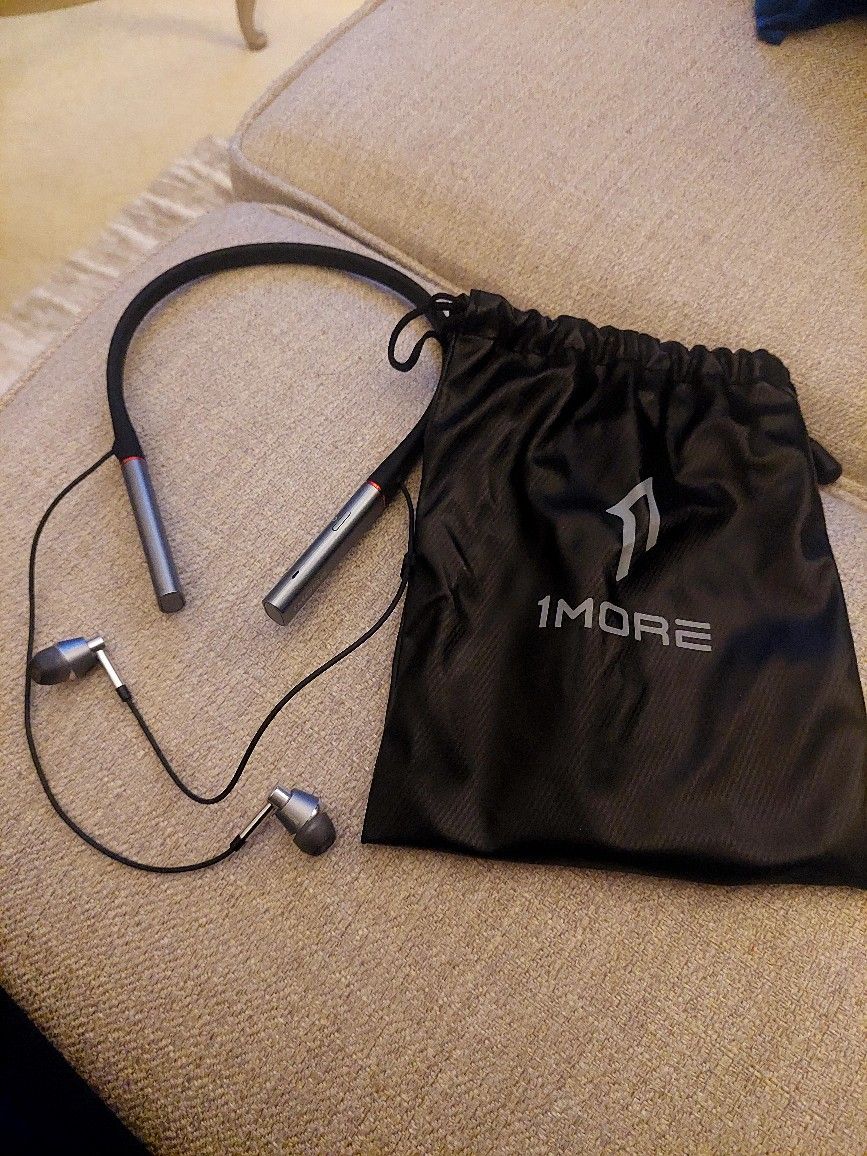 1More Bluetooth Ear Headphones