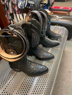 Nuevas botas vaqueras de piel color negras