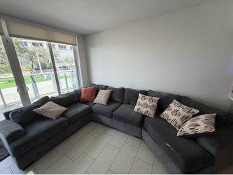 Luxury Large Sectional Sofa – Excellent Condition