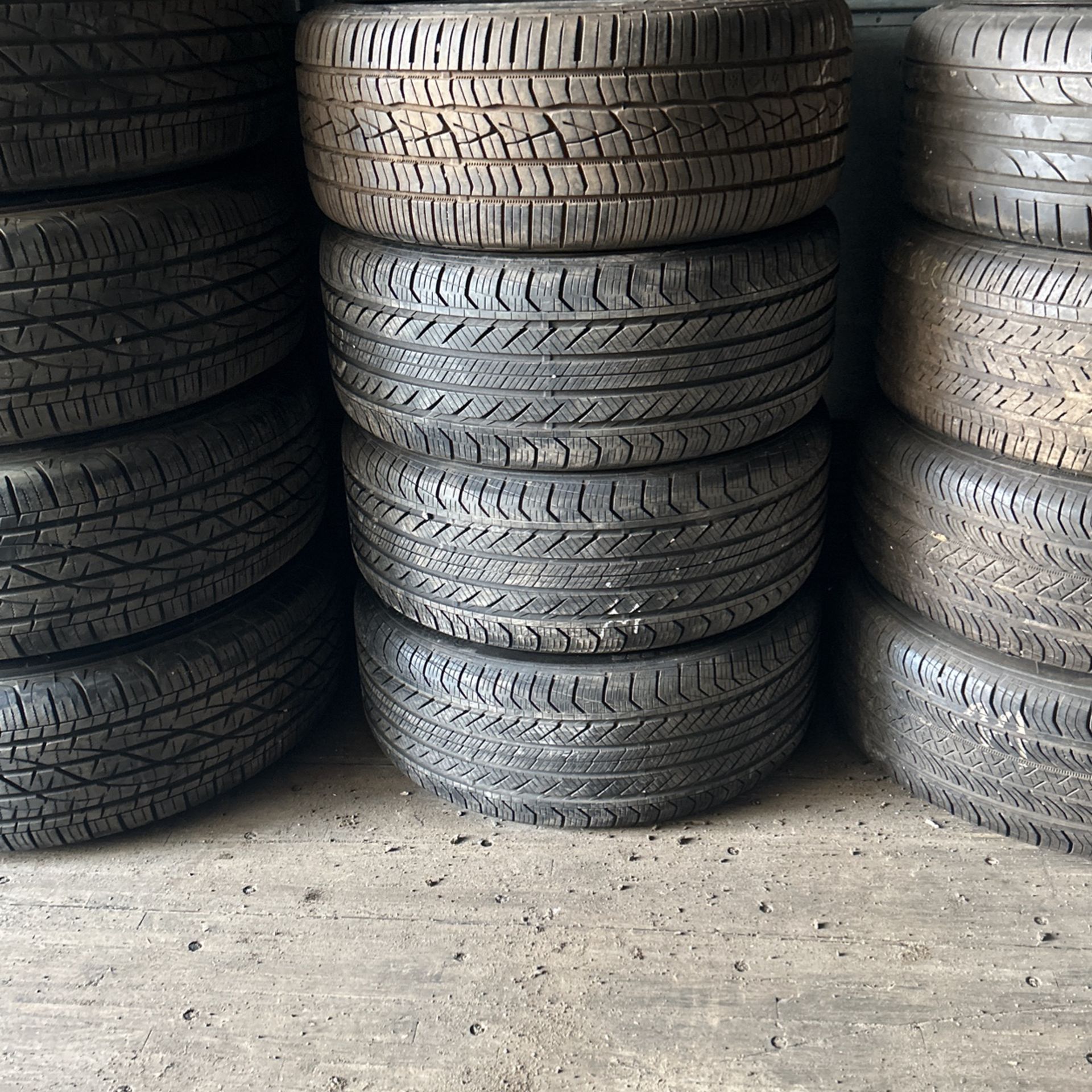 Set De Rines 18 5X115 Usados Llantas 245 40 18 En Buena Condición