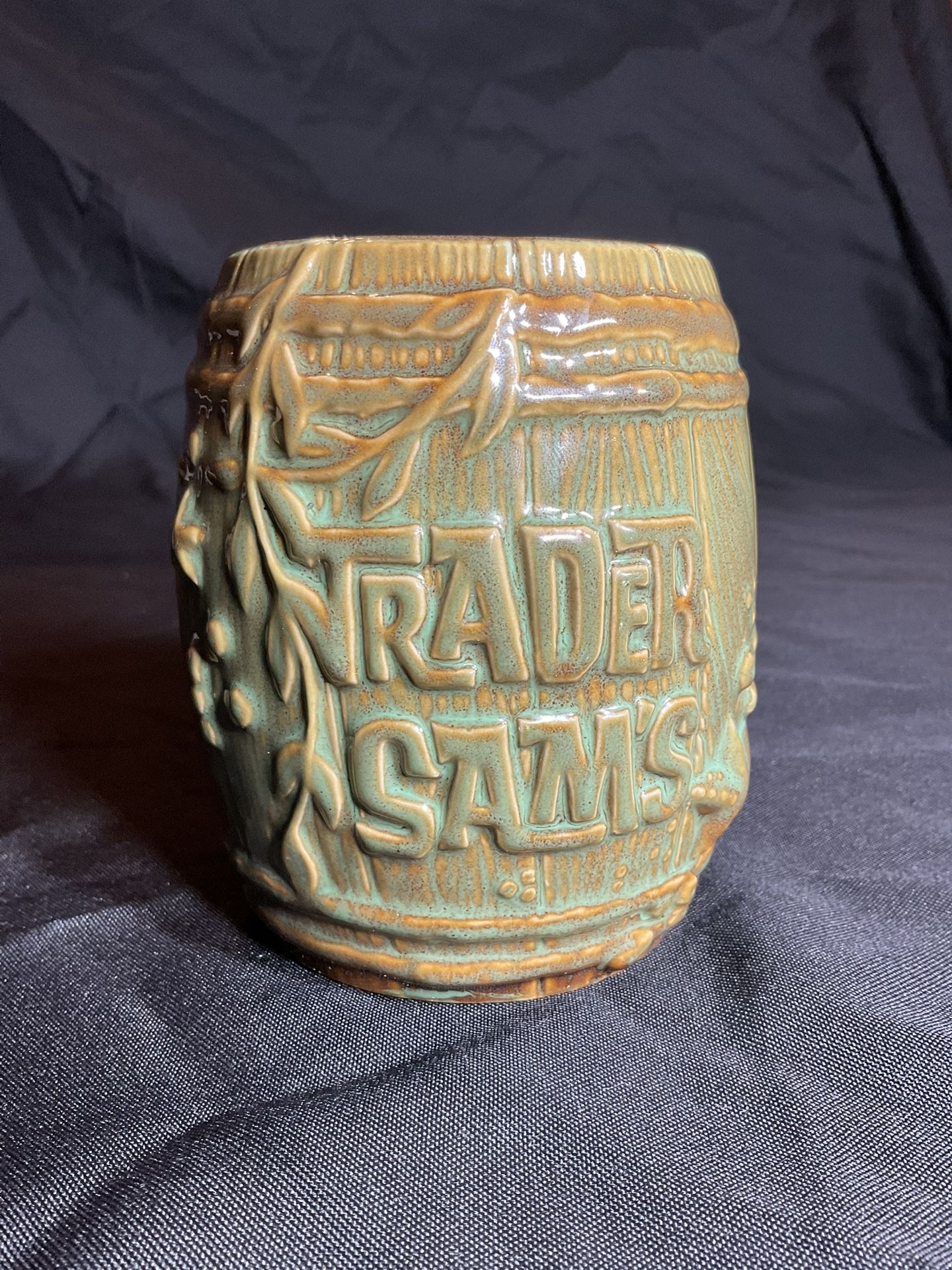 Disney Trader Sams Enchanted Tiki Bar 1st Edition 4.5’’