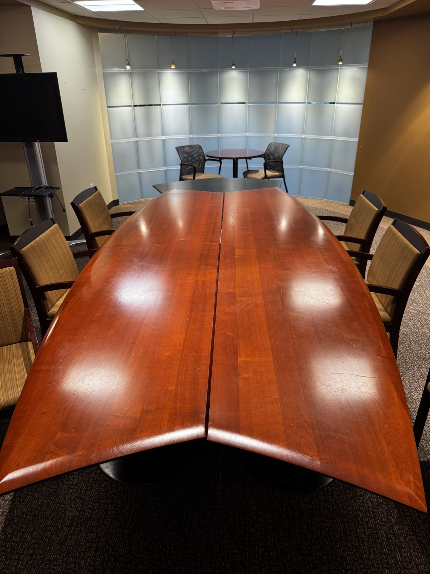 🏢 Office Furniture Sale – Everything Must Go!