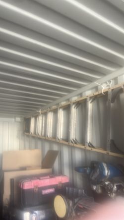 8’ Dewalt fiberglass ladder