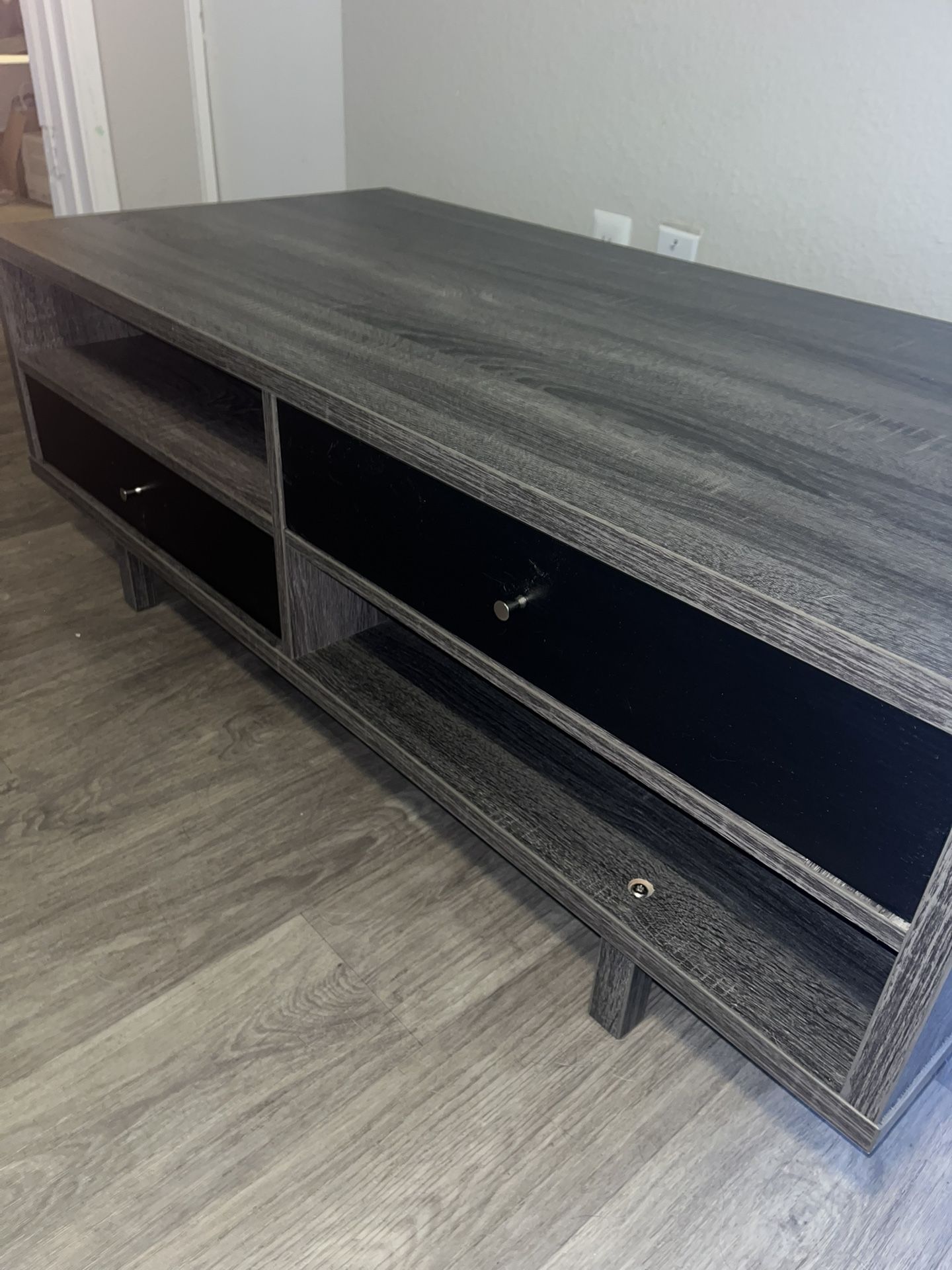 CLEAN COFFEE TABLE