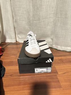 Adidas LV Court 3.0 Women’s Size 9