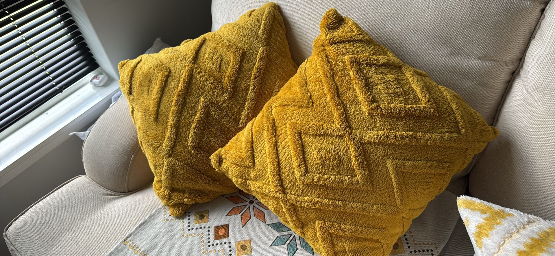 2 Pillow Case With Fillings