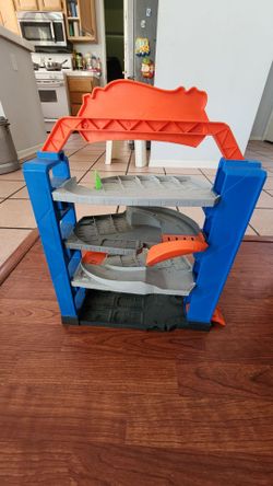 Stunt garage
