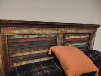 Vendo cama de madera. Wooden bed