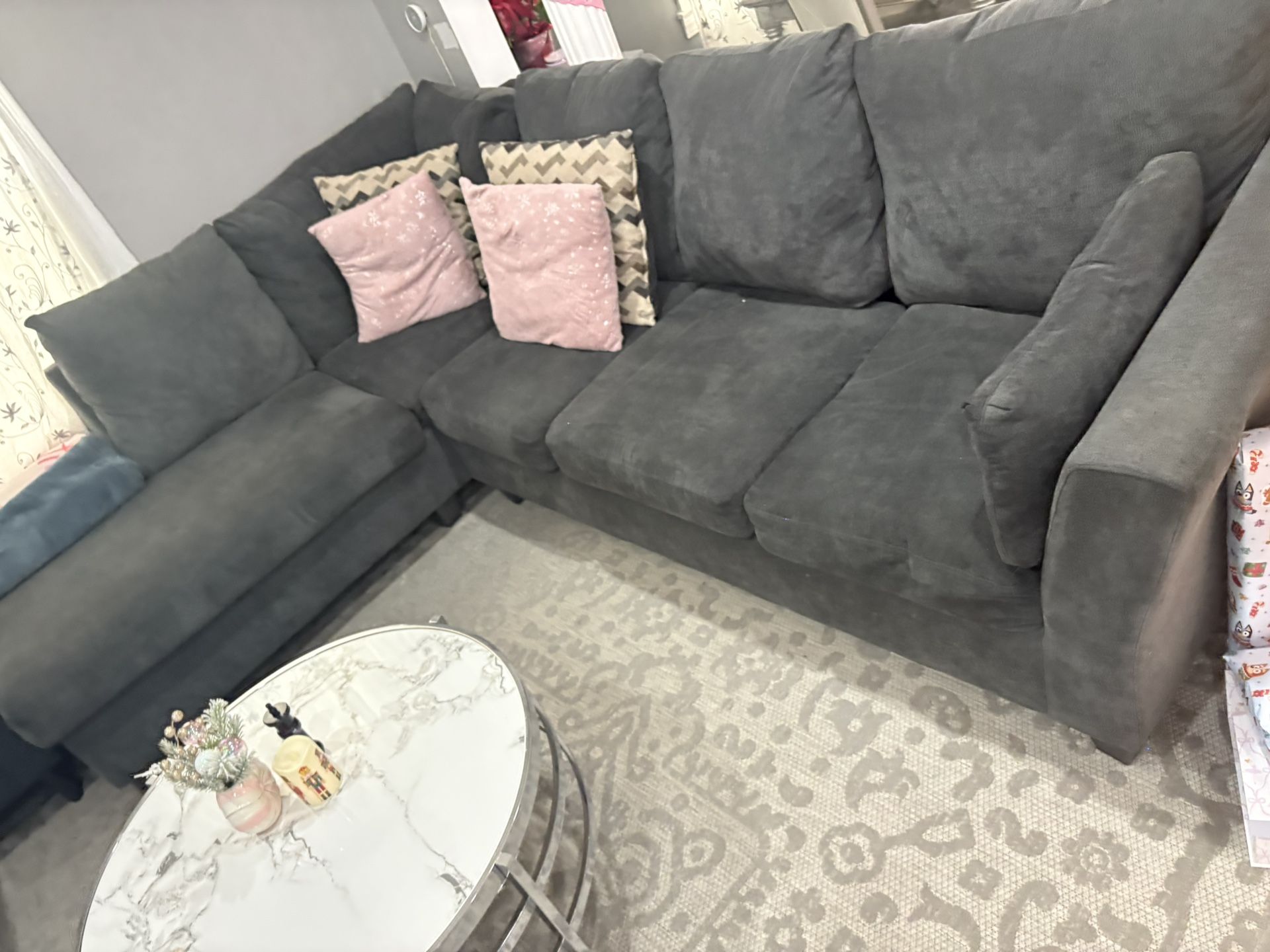 “Gray L-Shaped Sectional Sofa 