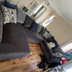 Detachable 3 Peice "U" shapped Couch