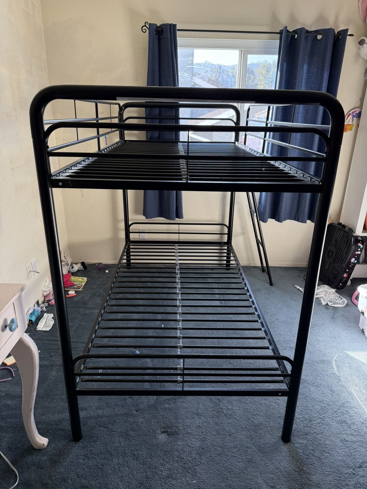 Bunkbed. Metal Frame. Black.