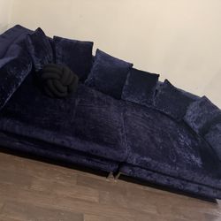 American Signature Sofa. Gently Used No Damage. 