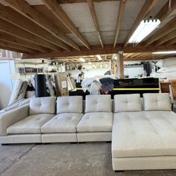 CUSTOM SECTIONAL