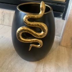 Decorative Unique Stylish  Black & Gold Vase