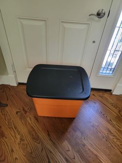 Plastic tote