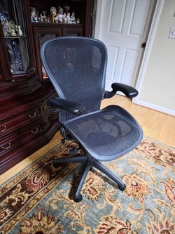 Herman Miller Aeron Size C Largest Chair Fully Loaded With Adjustable Arm And Lumbar Support Like New Condition.