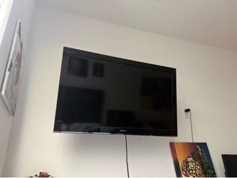 Sony 40" 1080p LCD HDTV (Model: KDL-40BX450)