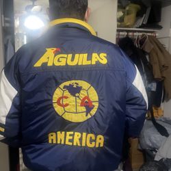 chamarra america size  L en buenas. condiciones 