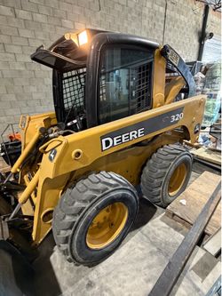 John Deere 320  Skid Steer