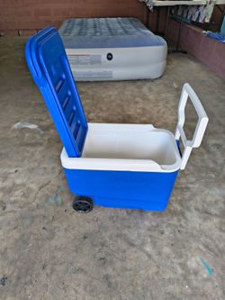 Igloo Blue Rolling Cooler with Handle