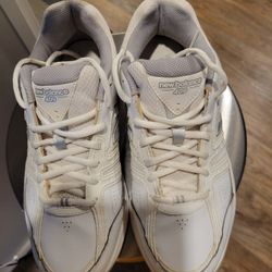 NIKE Womans Sneakers 10 Wht/silver Like New