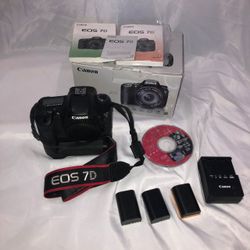 Canon Eos 7D body w/ grip, batteries, DSLR