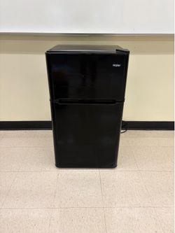 Small refrigerator with freezer