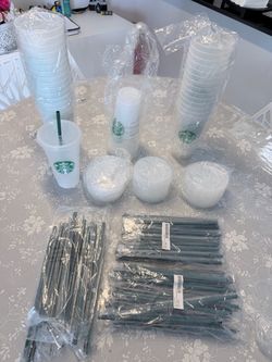 🥤 Venti cup Starbucks  stock with lids & straws, 100% original