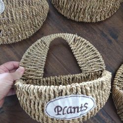Wall-Mounted Woven Planter Basket for Indoor and Outdoor Plants Elegant Hanging Flower basket