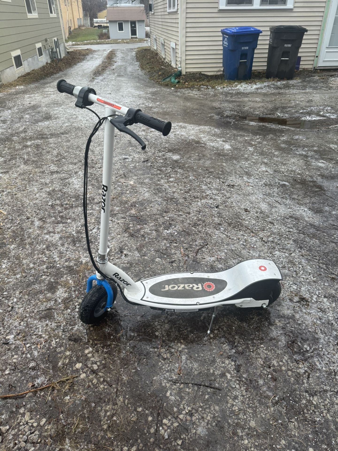 Electric scooter razor
